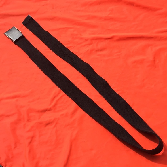 Columbia web belt 1.5”x46” black w gunmetal black buckle bottle cap opener - Picture 10 of 15